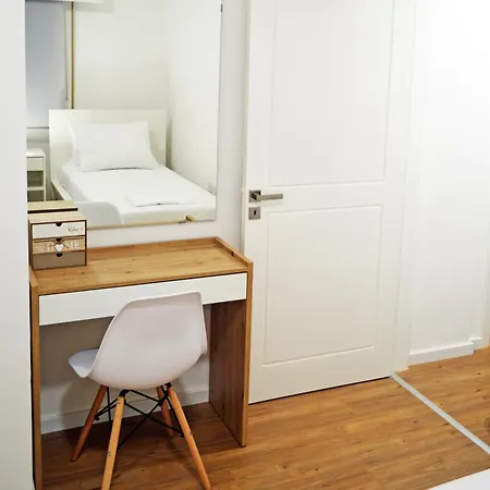 Modern Near Mckenzie Apartmán