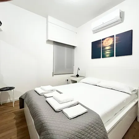 Modern Near Mckenzie Apartman