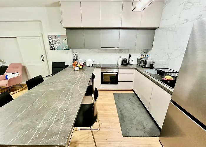 Апартаменты Modern Near Mckenzie