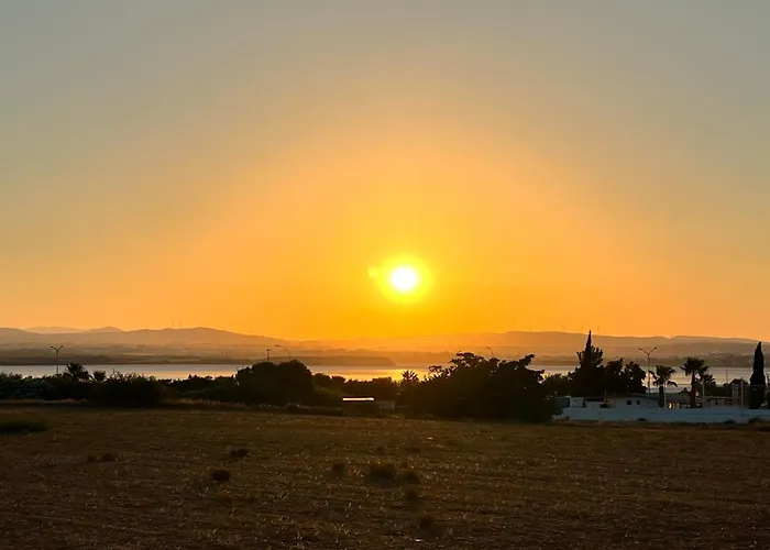 Modern Near Mckenzie Ларнака